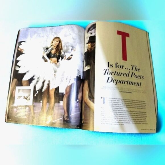 TAYLOR SWIFT A-Z PEOPLE Magazine SPECIAL EDITION NEW - Picture 6 of 15